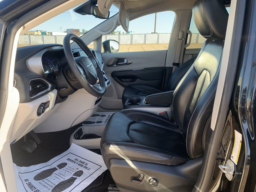 Used 2023 Chrysler Pacifica - photo 18