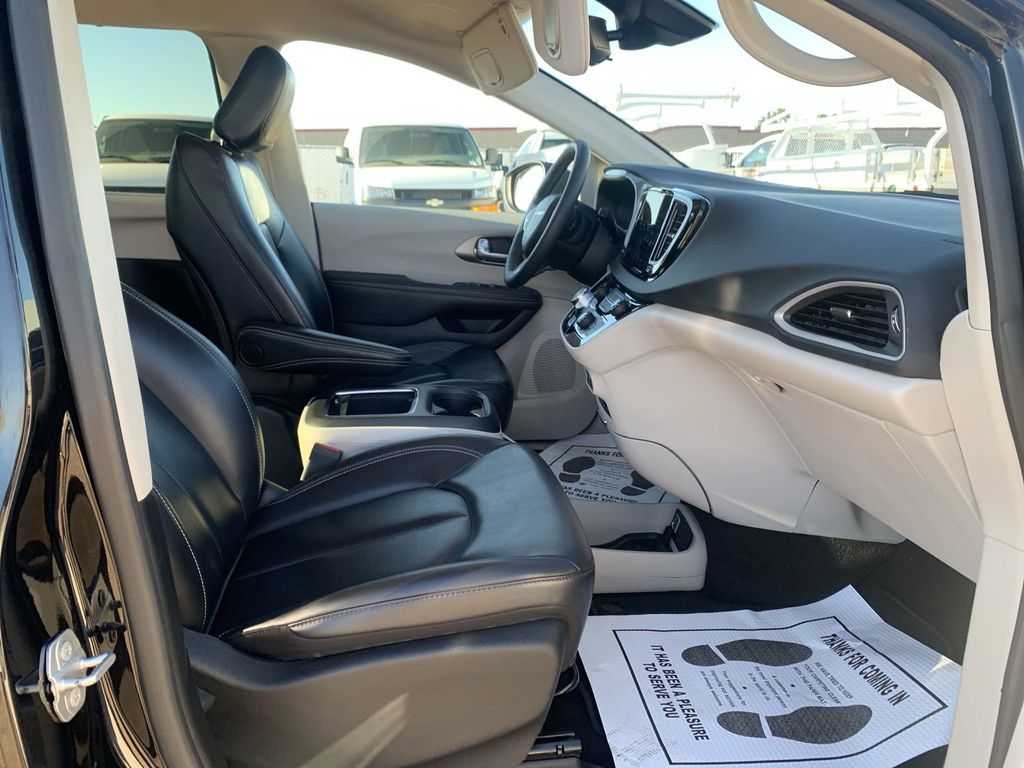 Used 2023 Chrysler Pacifica - photo 27
