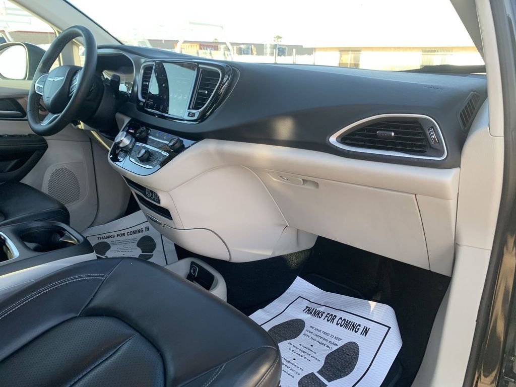 Used 2023 Chrysler Pacifica - photo 28