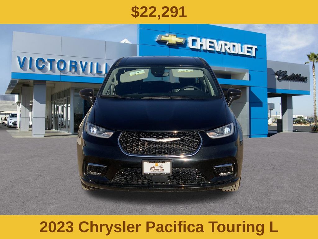 Used 2023 Chrysler Pacifica - photo 1