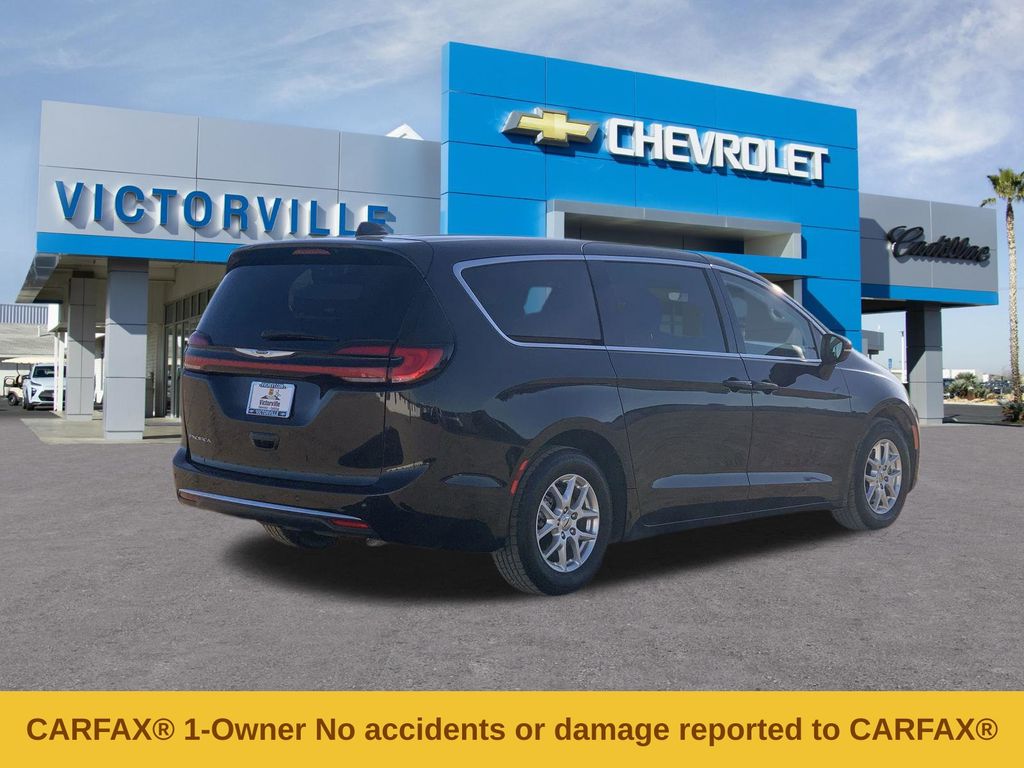 Used 2023 Chrysler Pacifica - photo 5