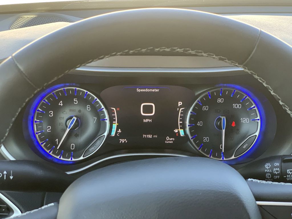 Used 2023 Chrysler Pacifica - photo 9
