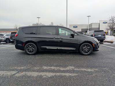 Used 2019 Chrysler Pacifica - photo 1