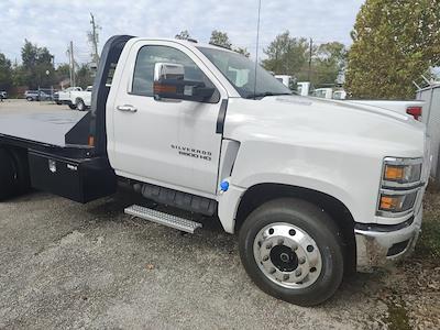 2024 Chevrolet Silverado 5500 Regular Cab DRW 2WD, Flatbed Truck for sale #RH484235 - photo 1