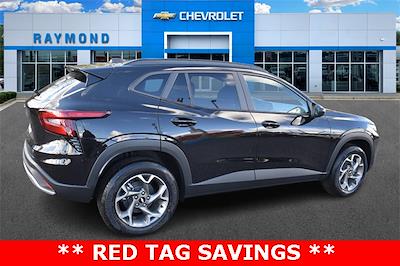 2025 Chevrolet Trax FWD SUV for sale #47309 - photo 2