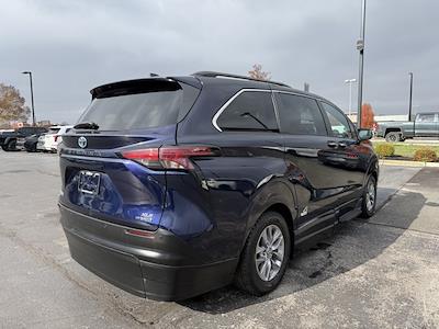 Used 2022 Toyota Sienna XLE Minivan for sale #G251323A - photo 2