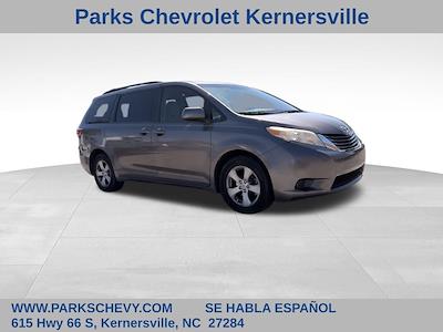 Used 2015 Toyota Sienna - photo 1