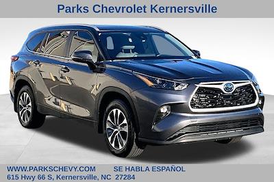 Used 2023 Toyota Highlander - photo 1