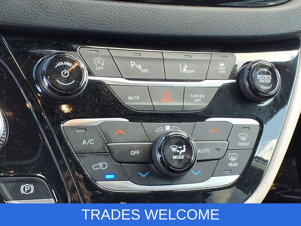 Used 2024 Chrysler Pacifica - photo 9