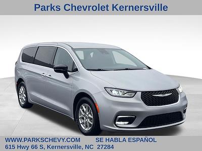 Used 2024 Chrysler Pacifica - photo 1