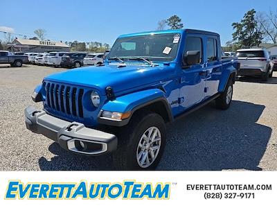 Used 2023 Jeep Gladiator - photo 1