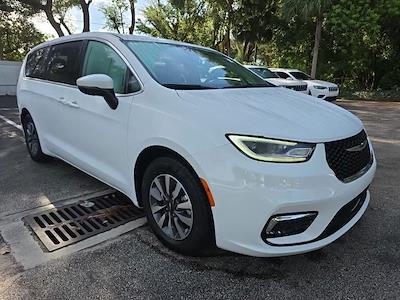 2023 Chrysler Pacifica FWD Minivan for sale #L0264 - photo 2