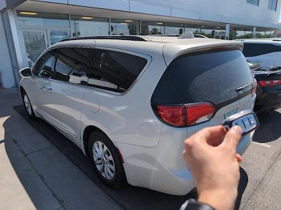 2017 Chrysler Pacifica FWD Minivan for sale #D149070A - photo 2