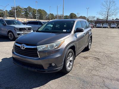 Used 2015 Toyota Highlander - photo 1
