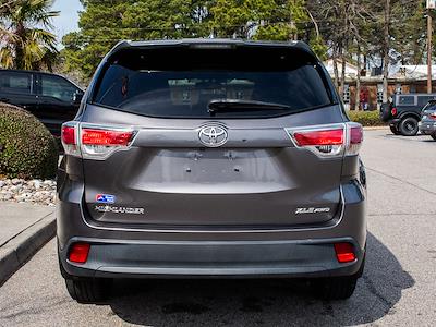 Used 2015 Toyota Highlander - photo 1