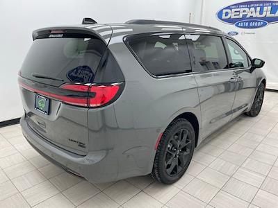 Used 2025 Chrysler Pacifica Limited Minivan for sale #1T2464 - photo 2
