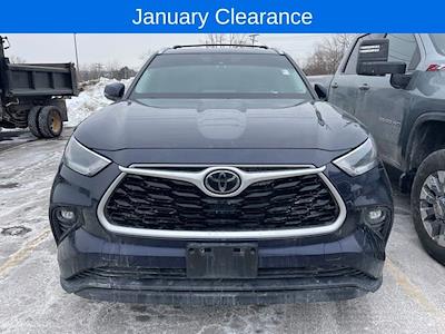 Used 2021 Toyota Highlander XLE for sale #1T2483 - photo 2