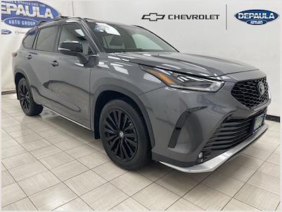 Used 2023 Toyota Highlander - photo 1