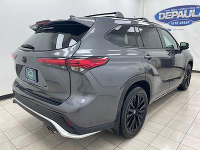 Used 2023 Toyota Highlander - photo 1