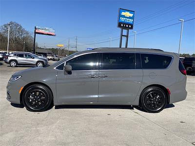 Used 2022 Chrysler Pacifica - photo 1