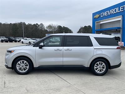 Used 2023 Kia Carnival - photo 1