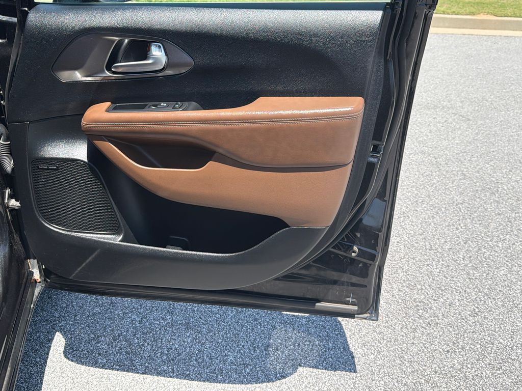 Used 2018 Chrysler Pacifica - photo 15