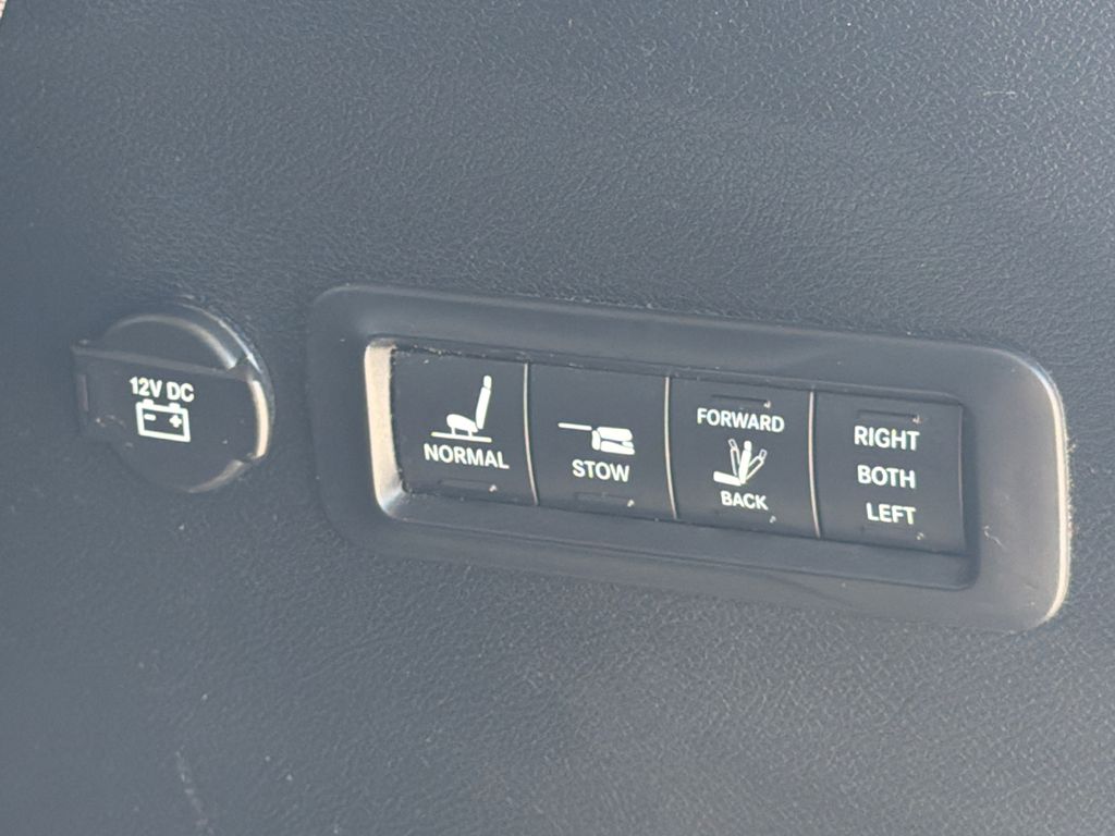 Used 2018 Chrysler Pacifica - photo 20