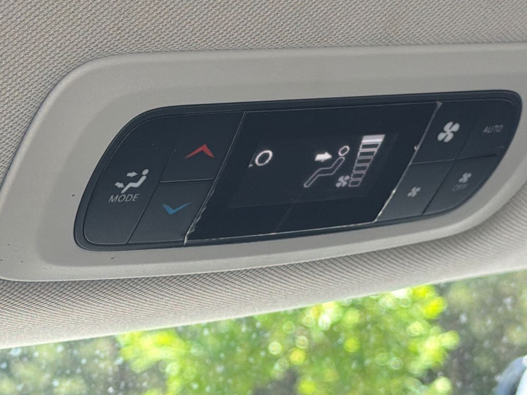 Used 2018 Chrysler Pacifica - photo 23