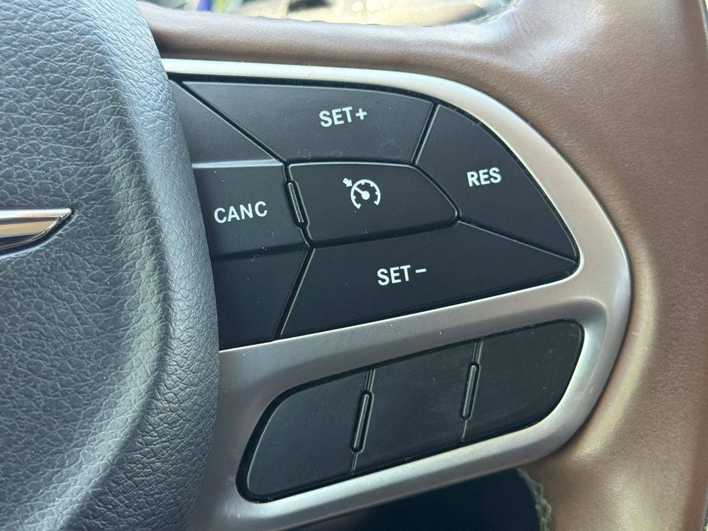 Used 2018 Chrysler Pacifica - photo 28