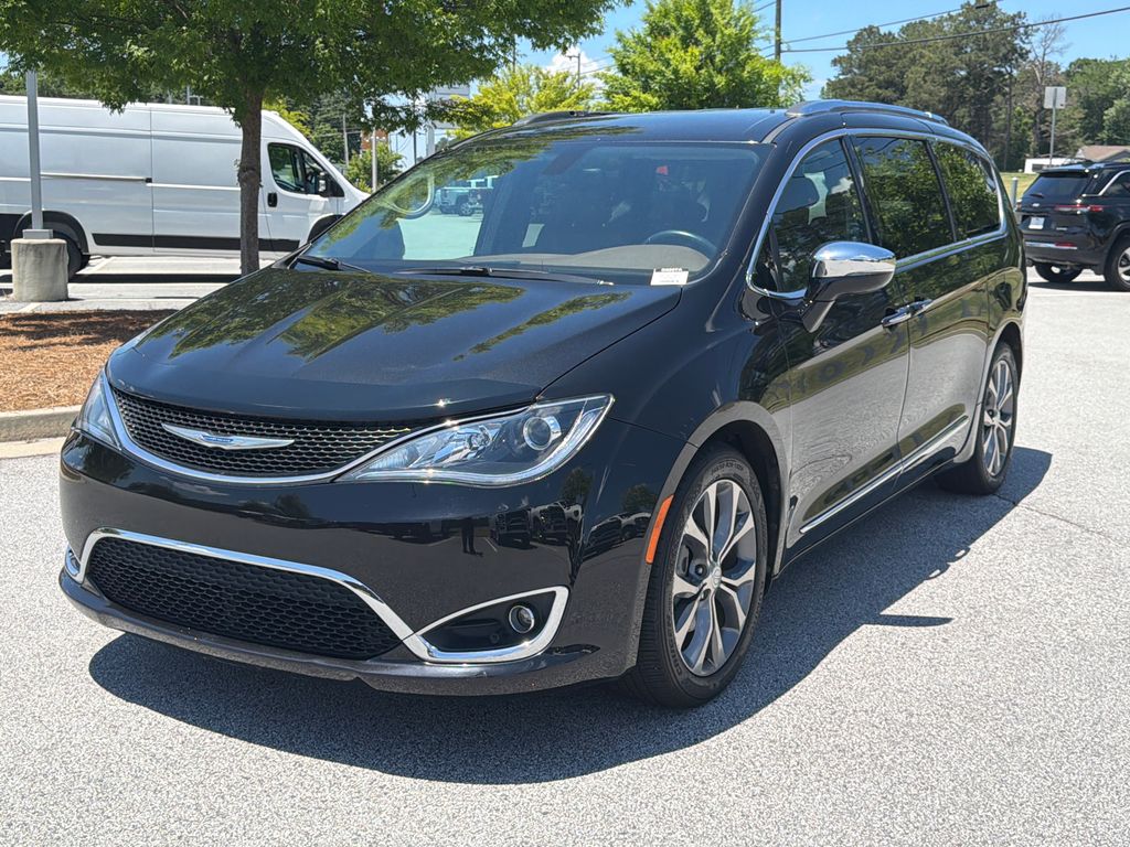 Used 2018 Chrysler Pacifica - photo 2