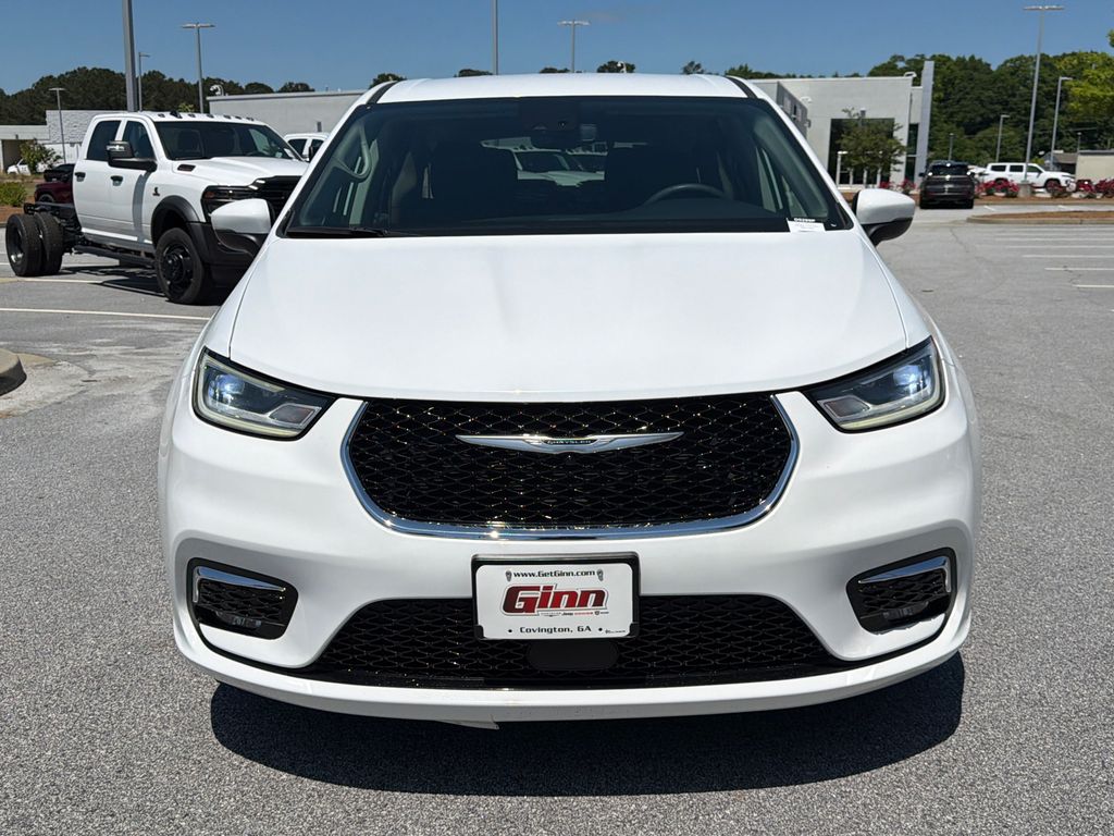 Used 2023 Chrysler Pacifica - photo 5