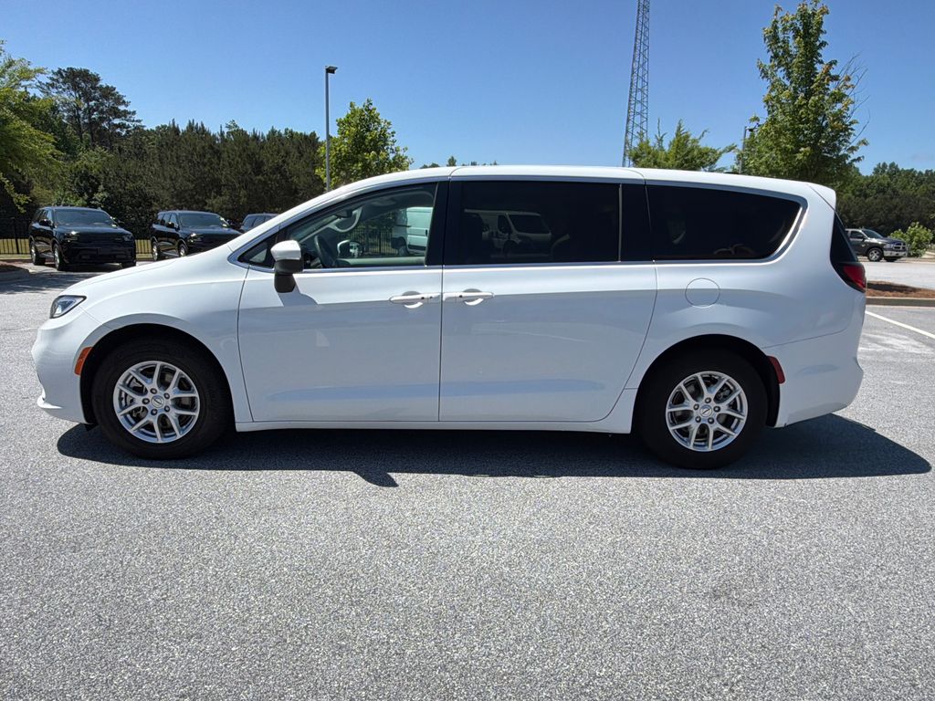 Used 2023 Chrysler Pacifica - photo 7