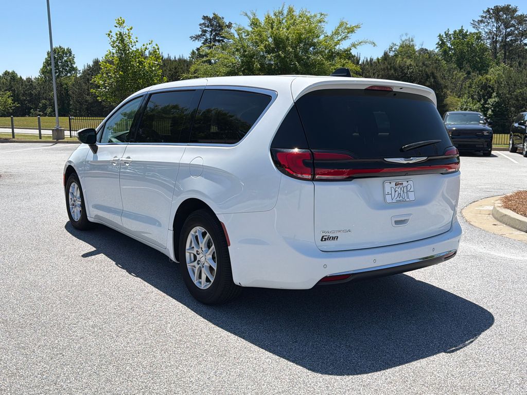Used 2023 Chrysler Pacifica - photo 8
