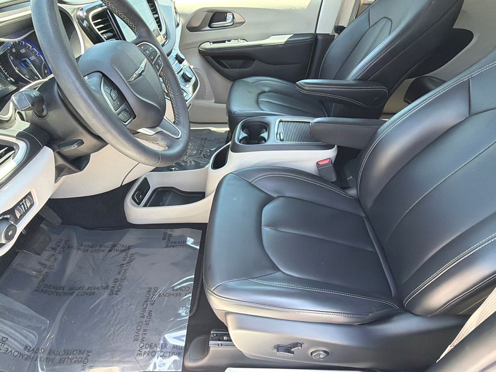 Used 2023 Chrysler Pacifica - photo 11
