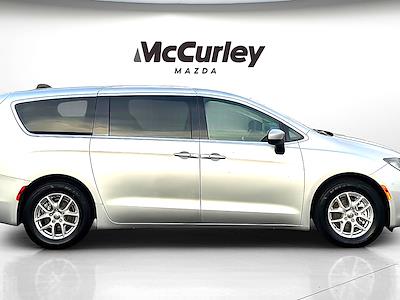 Used 2023 Chrysler Voyager - photo 1