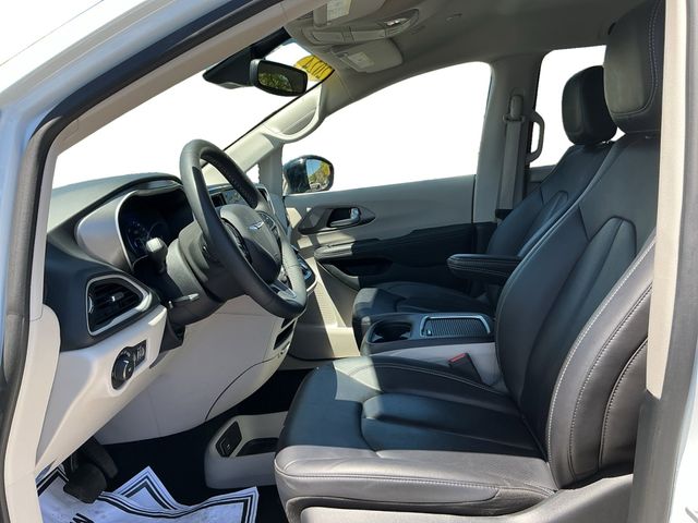 Used 2024 Chrysler Pacifica - photo 6