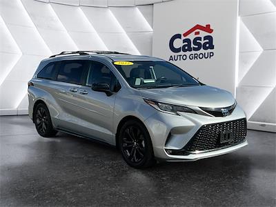 Used 2022 Toyota Sienna - photo 1