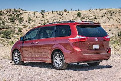 2018 Toyota Sienna 4x2 Minivan for sale #P913926 - photo 2