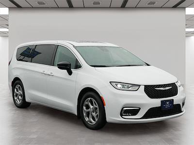 Used 2024 Chrysler Pacifica Limited Minivan for sale #17483P - photo 1