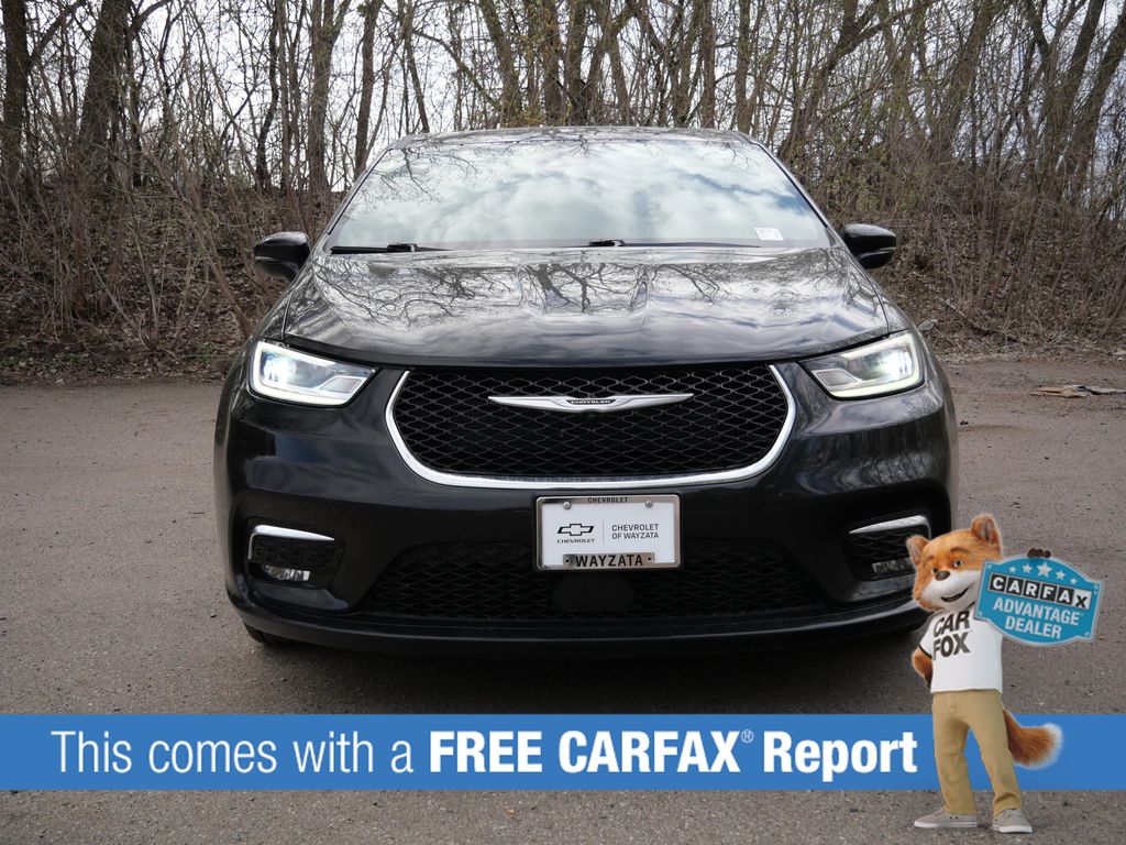 Used 2025 Chrysler Pacifica - photo 6
