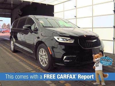 Used 2025 Chrysler Pacifica - photo 1