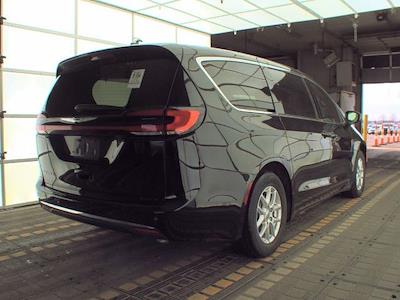 Used 2025 Chrysler Pacifica - photo 1