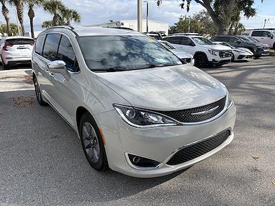 Used 2020 Chrysler Pacifica - photo 1