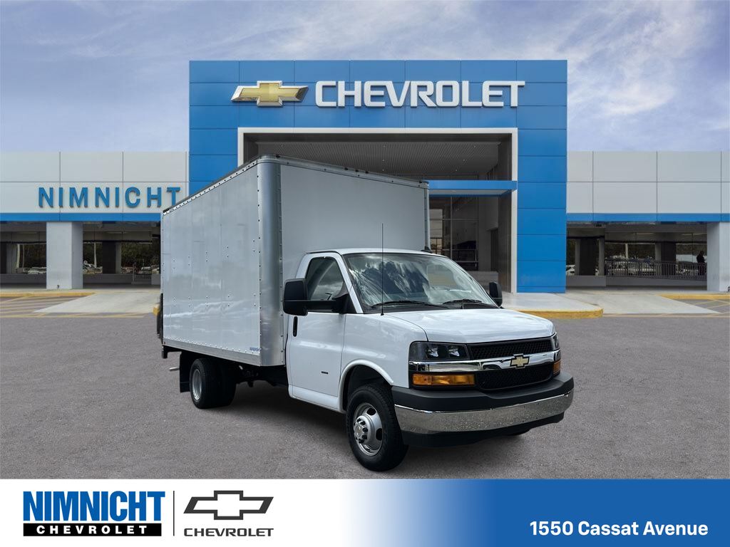 2023 Chevrolet Express 3500 