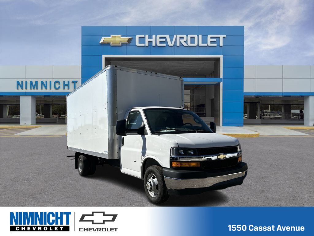 2023 Chevrolet Express 3500 