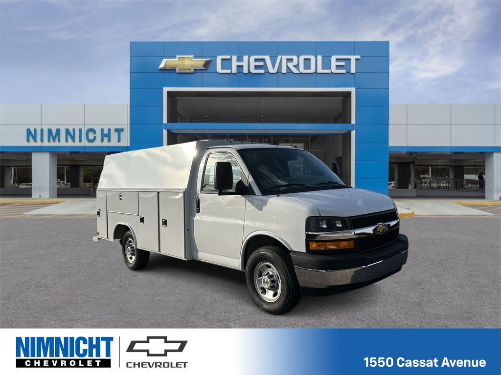 2025 Chevrolet Express 3500 