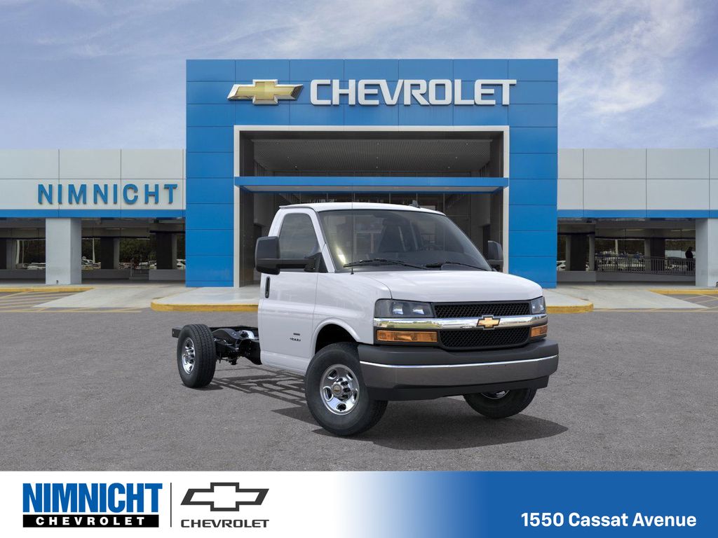 2025 Chevrolet Express 3500 