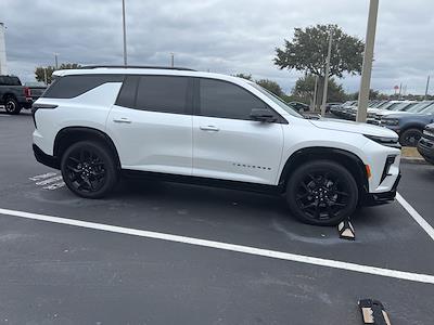 Used 2025 Chevrolet Traverse - photo 1