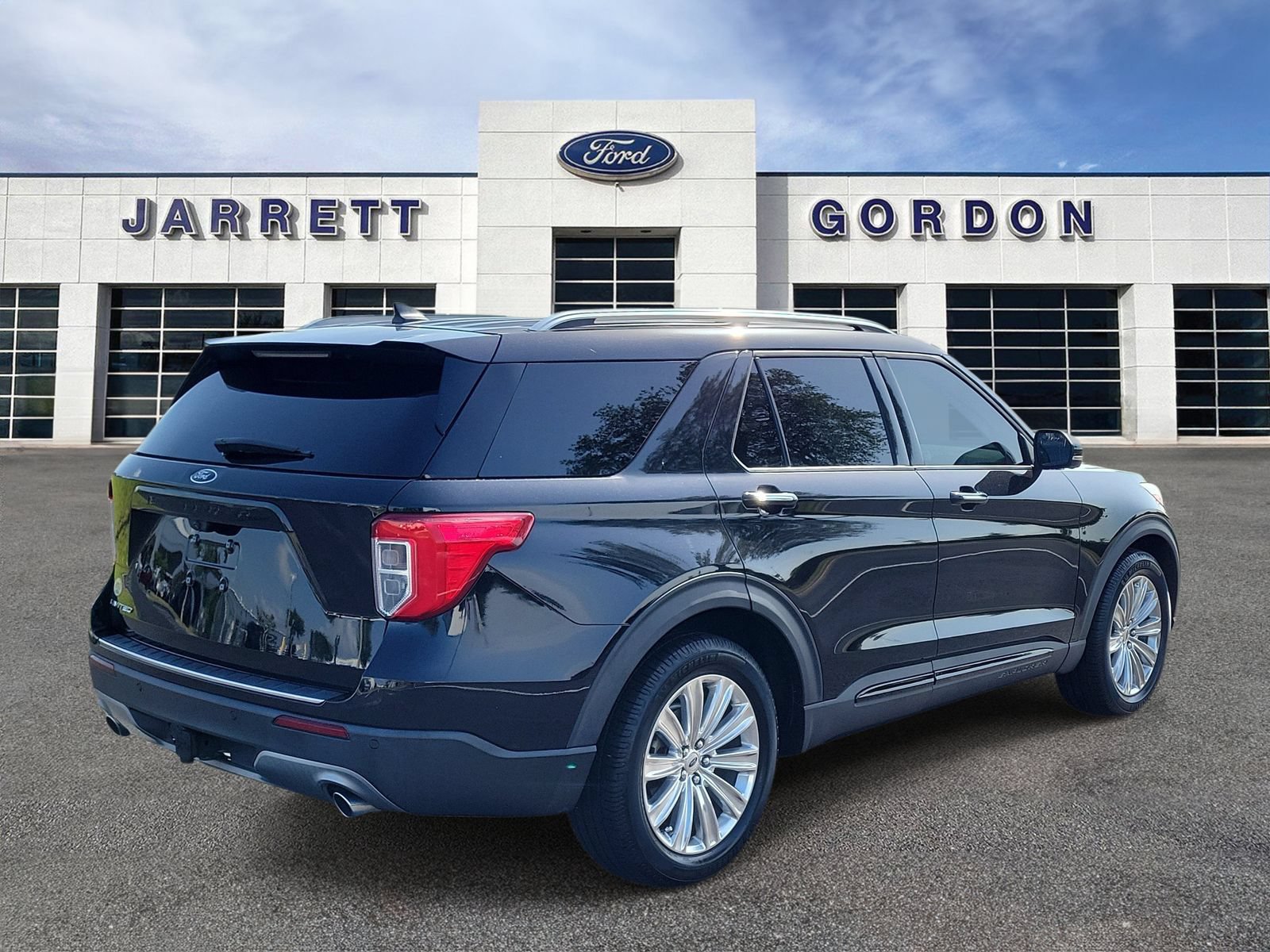 Used 2021 Ford Explorer - photo 2