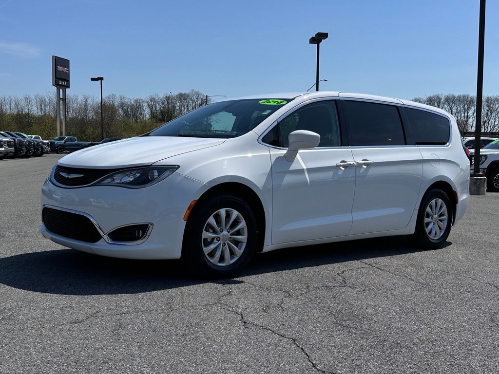 Used 2018 Chrysler Pacifica - photo 2